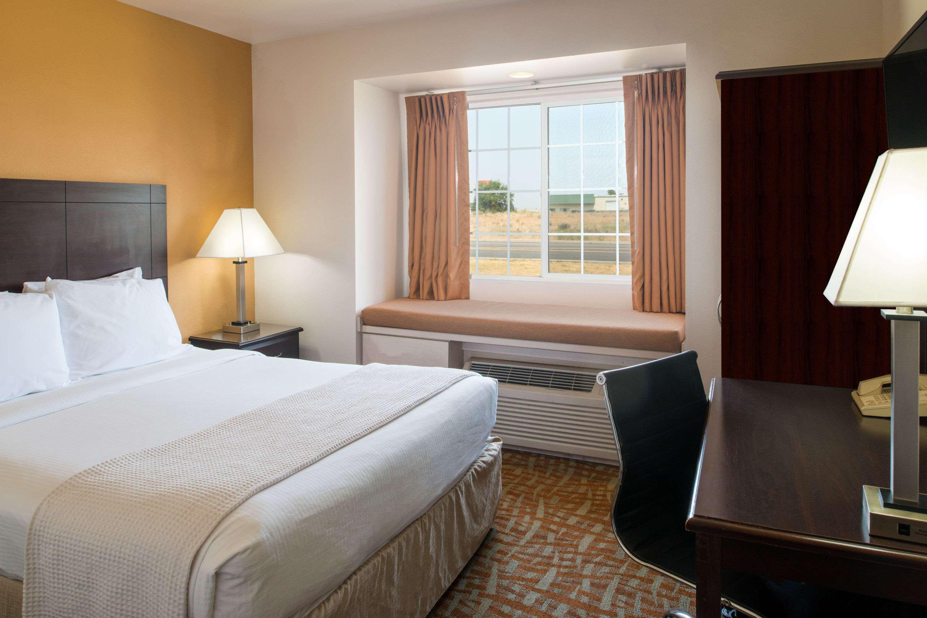 Days Inn & Suites By Wyndham Spokane Airport איירוויי הייטס מראה חיצוני תמונה