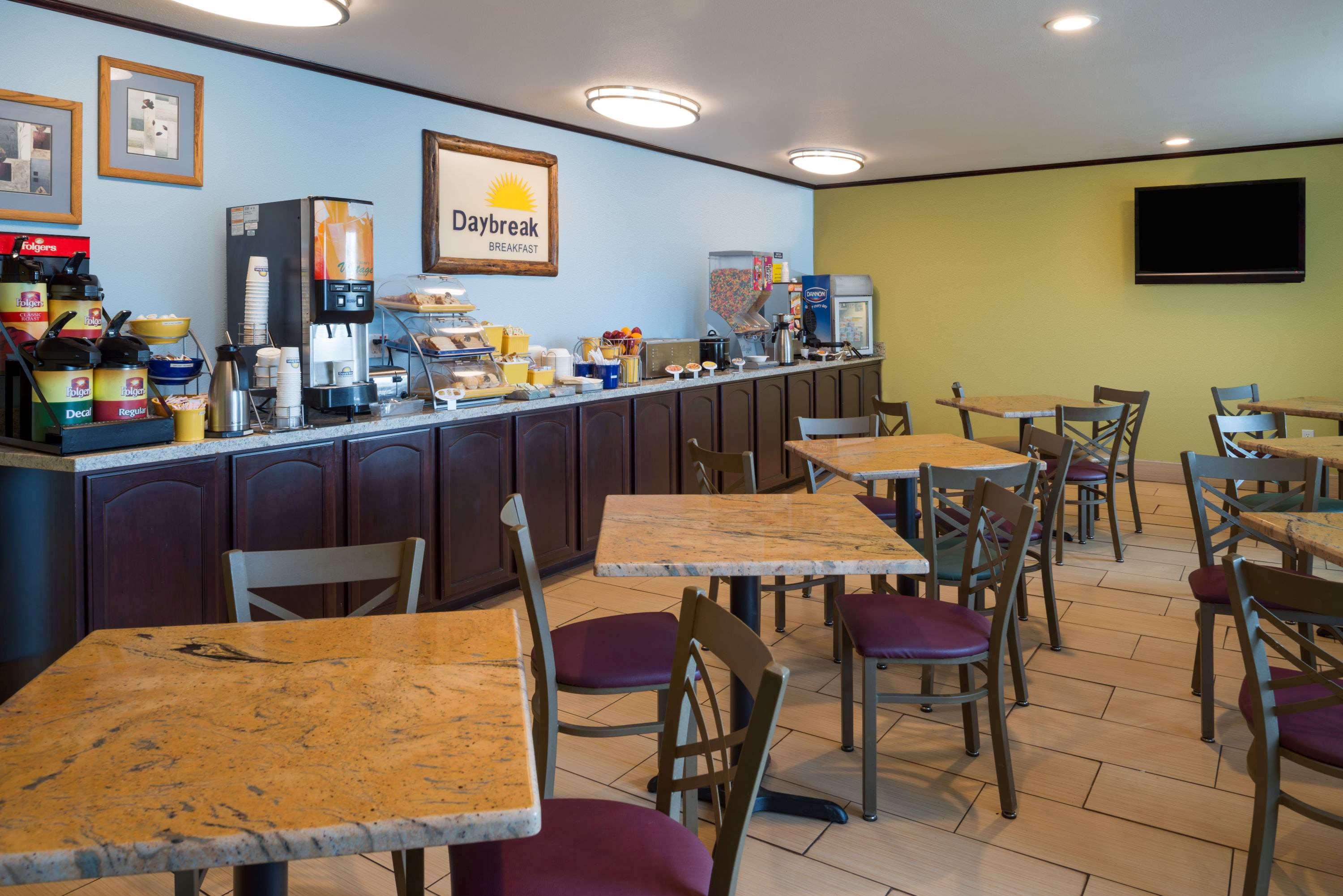 Days Inn & Suites By Wyndham Spokane Airport איירוויי הייטס מראה חיצוני תמונה