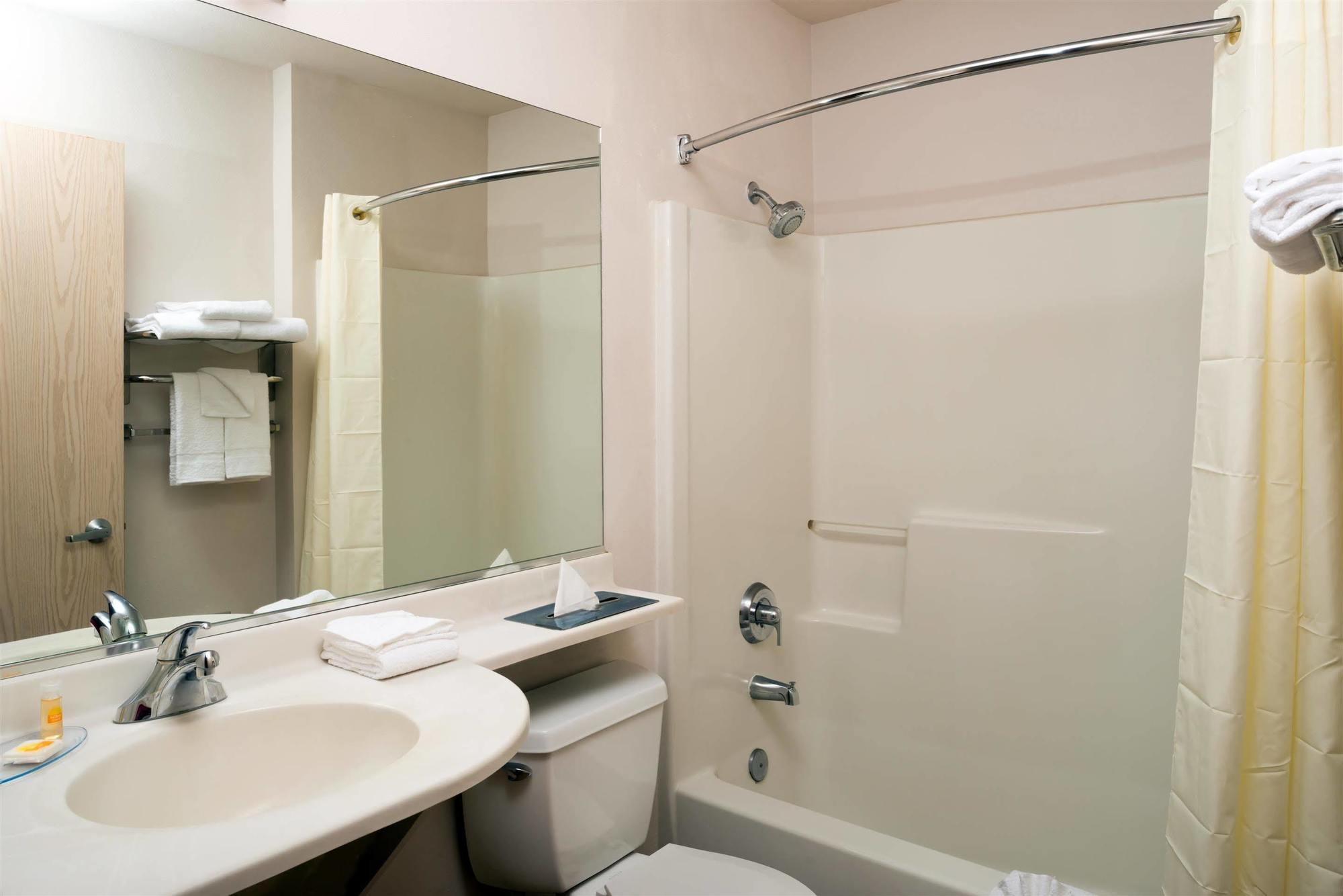 Days Inn & Suites By Wyndham Spokane Airport איירוויי הייטס מראה חיצוני תמונה